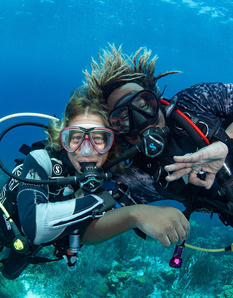 happy dive friends staff