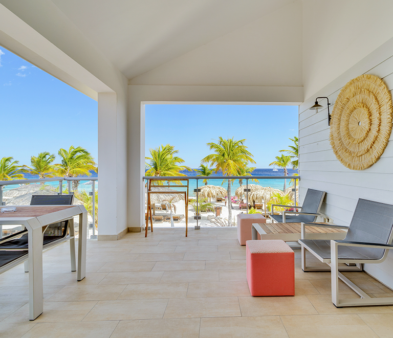 Avelo-Signature-Experience-Delfins-Stay